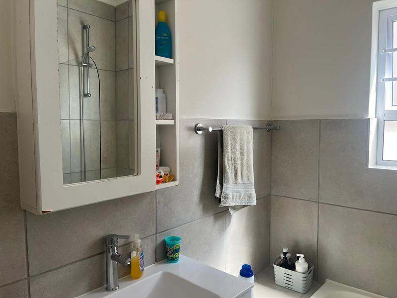 To Let 2 Bedroom Property for Rent in Heathfield Western Cape